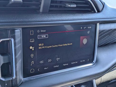 Used 2023 GMC Yukon XL Denali w/ Advanced Technology Package AWD/4WD image 33