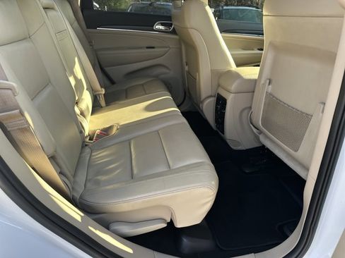 Used 2019 Jeep Grand Cherokee Limited image 18