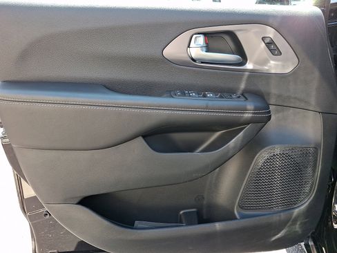 New 2026 Chrysler Pacifica Select image 8