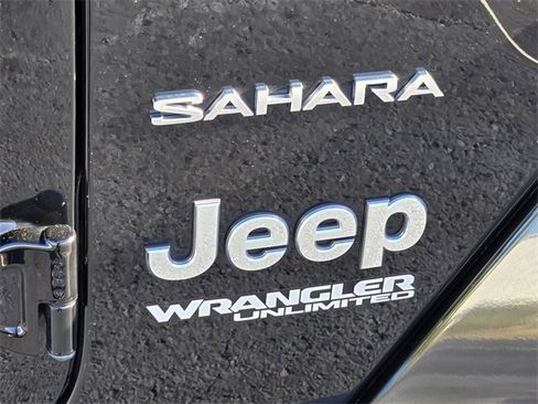Used 2018 Jeep Wrangler Unlimited Sahara image 21