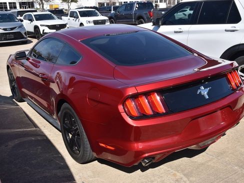 Used 2017 Ford Mustang Coupe image 8