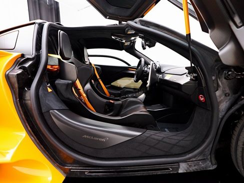 Used 2019 McLaren Senna image 39