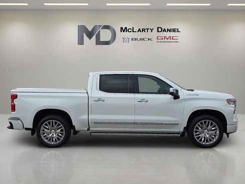 Used 2025 Chevrolet Silverado 1500 High Country image 6