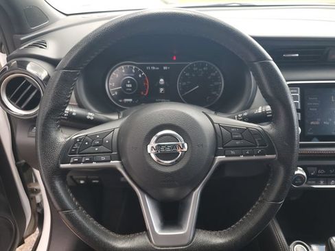 Used 2018 Nissan Kicks SR FWD image 19