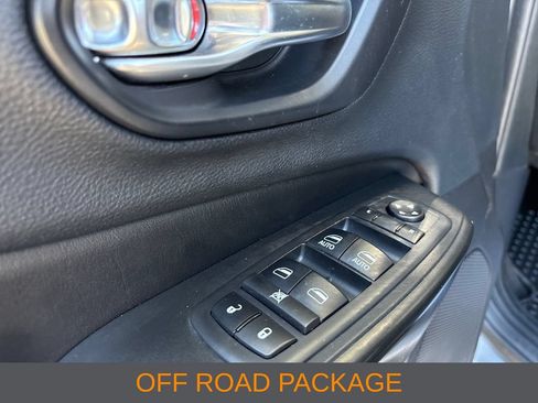 Used 2019 Jeep Cherokee Trailhawk AWD/4WD image 11