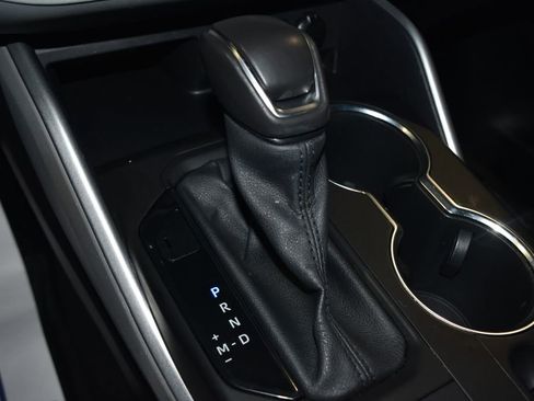 Used 2021 Toyota Highlander XLE image 14