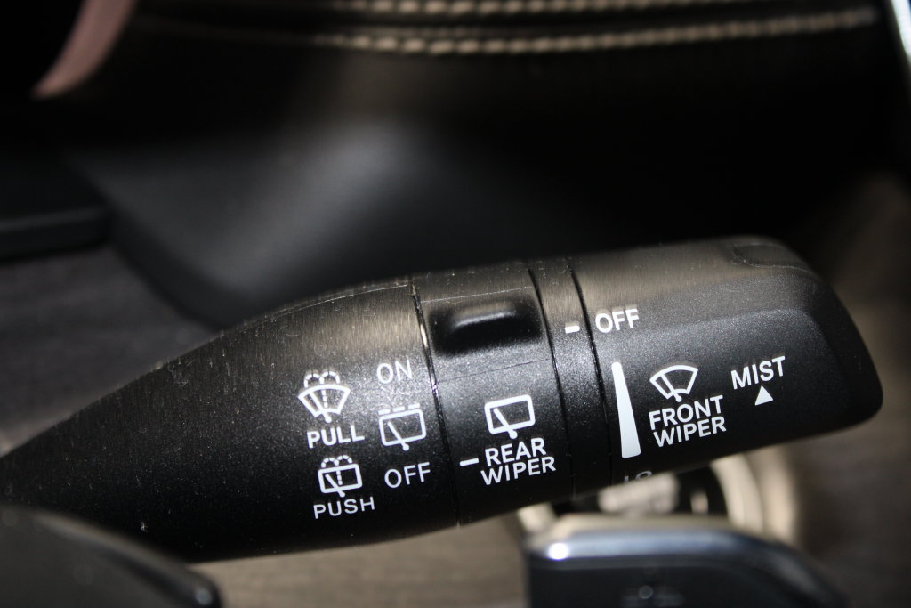 Used 2025 Jeep Grand Cherokee L Limited AWD/4WD image 18