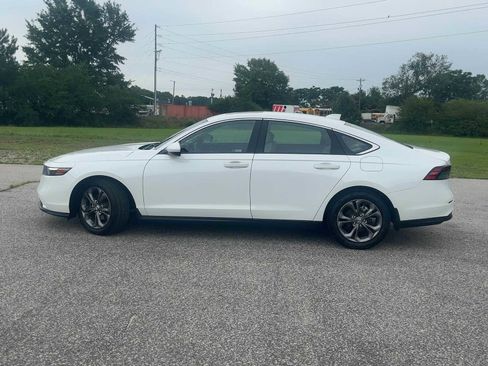 Used 2024 Honda Accord EX image 3