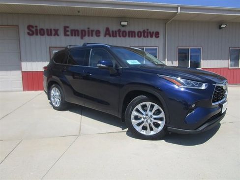 Used 2020 Toyota Highlander Limited image 1