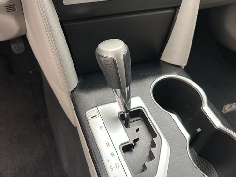 Used 2012 Toyota Camry LE FWD image 17