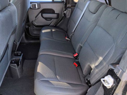 Used 2022 Jeep Wrangler Unlimited Sport image 19