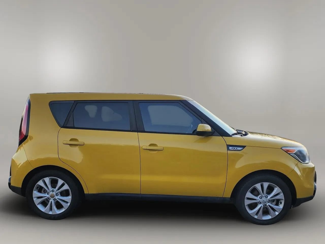 Used 2016 Kia Soul + FWD image 3