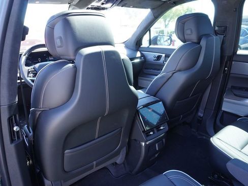 New 2026 Cadillac Vistiq Platinum image 10