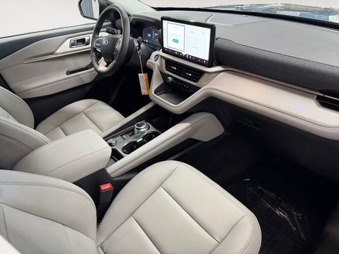 Used 2026 Ford Explorer Active w/ Active Comfort Package image 6