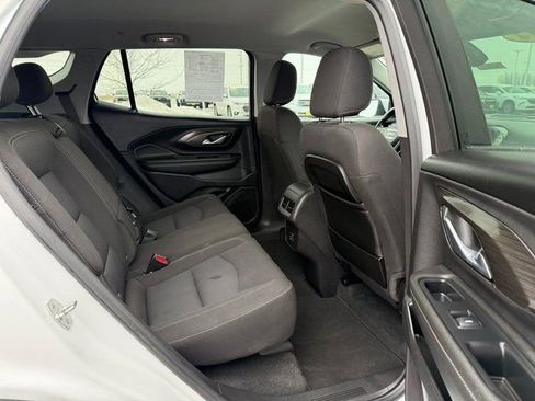 Used 2024 GMC Terrain SLE image 17