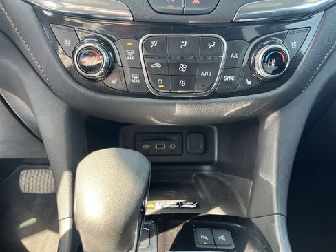 Used 2023 Chevrolet Equinox Premier AWD/4WD image 17