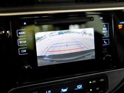 Used 2018 Toyota Corolla LE FWD image 20