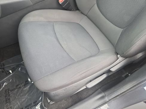 Used 2021 Toyota RAV4 LE AWD/4WD image 26