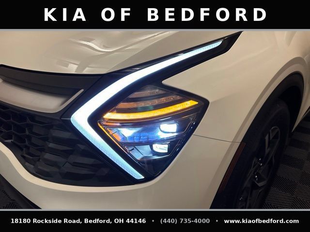 Certified 2025 Kia Sportage LX FWD image 11