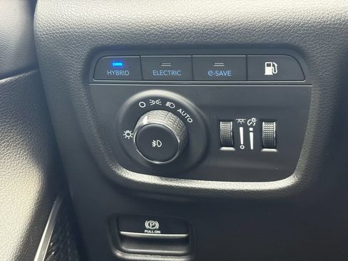 Used 2023 Jeep Grand Cherokee 4WD 4xe w/ Luxury Tech Group II image 24