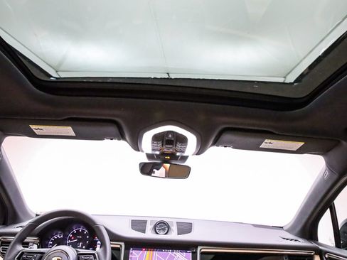 Certified 2026 Porsche Macan AWD/4WD image 24