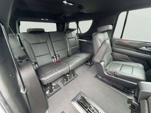 Used 2022 Chevrolet Suburban RST w/ Luxury Package AWD/4WD image 32