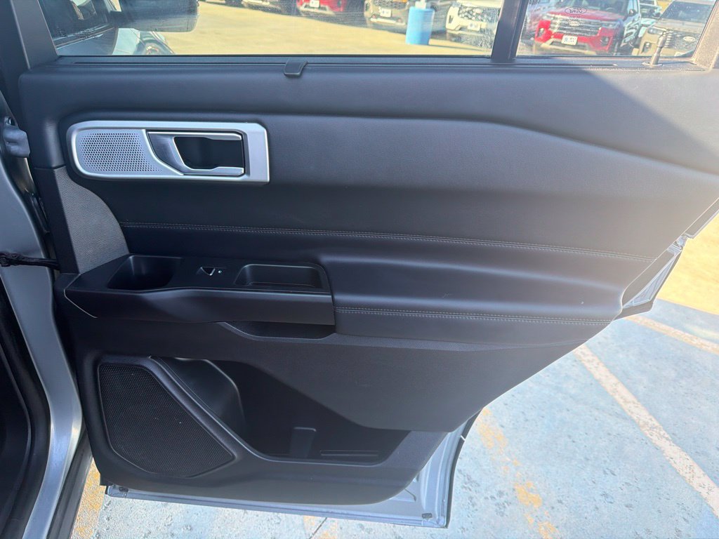Used 2020 Ford Explorer Platinum w/ Premium Technology Package AWD/4WD image 41