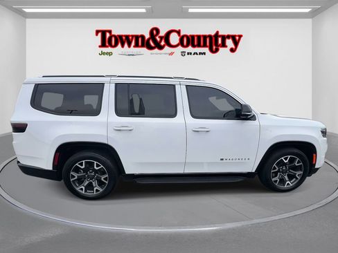 Used 2023 Jeep Wagoneer Series III w/ Convenience Group I image 4