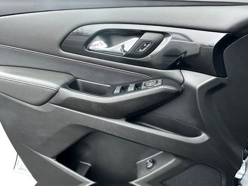 Used 2023 Chevrolet Traverse RS image 11