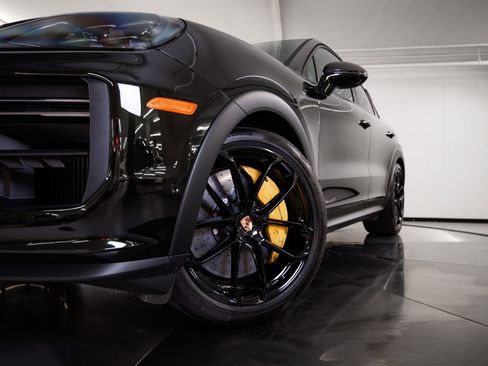 Certified 2025 Porsche Cayenne Turbo GT image 12
