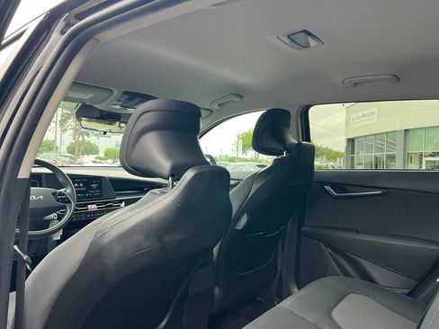 Certified 2025 Kia Niro LX FWD image 9