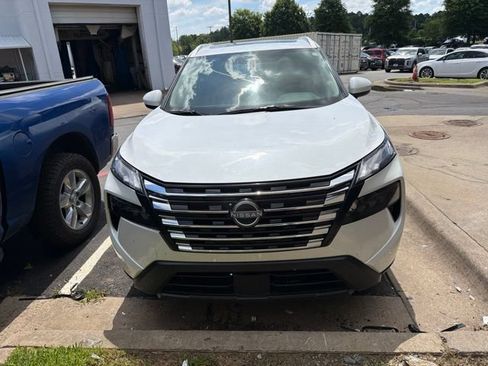 Used 2025 Nissan Rogue SV w/ SV Premium Package FWD image 2