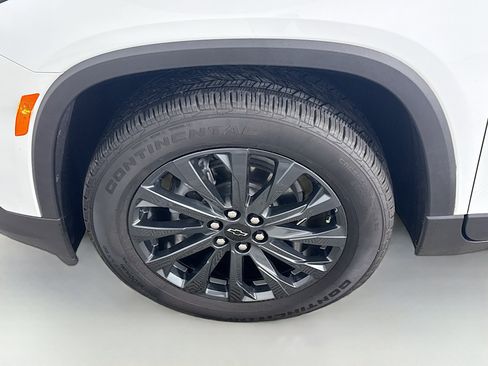 Used 2024 Chevrolet Traverse RS image 38