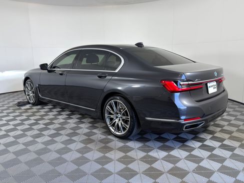 Used 2020 BMW 750i xDrive w/ Cold Weather Package image 3
