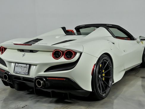 Used 2022 Ferrari F8 Tributo image 12