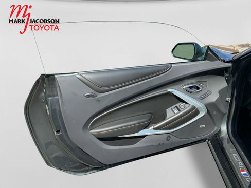 Used 2016 Chevrolet Camaro LT RWD image 27