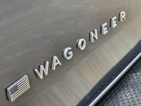 Used 2024 Jeep Wagoneer Series III AWD/4WD image 11