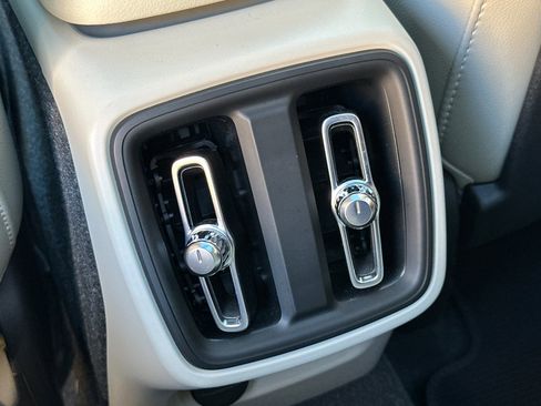 Certified 2023 Volvo XC40 B5 Plus image 15