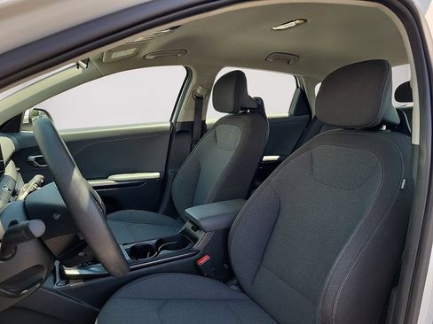 Used 2025 Kia K4 FWD image 11