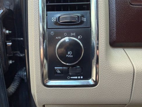 Used 2017 RAM 3500 Laramie Longhorn image 16