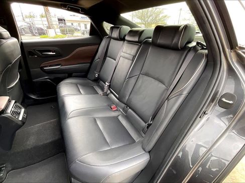 Used 2023 Toyota Crown Limited image 20