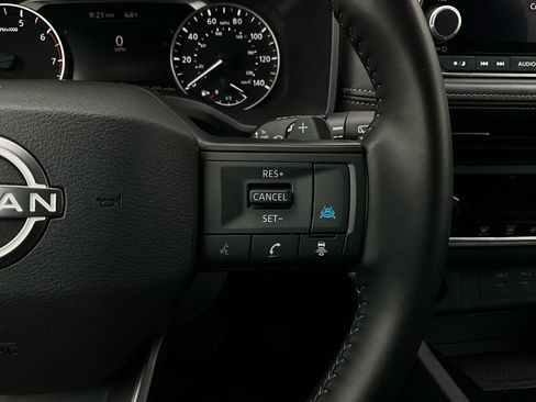 Used 2025 Nissan Rogue SV image 33