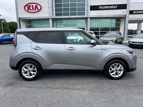 Used 2025 Kia Soul LX w/ LX Technology Package FWD image 7