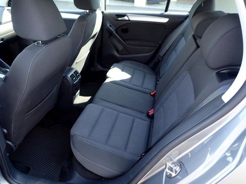 Used 2013 Volkswagen Golf TDI image 10