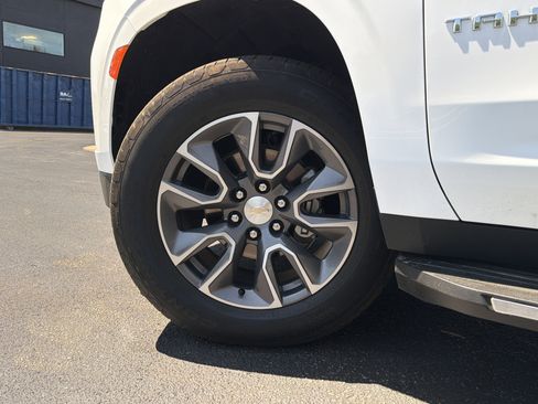 Used 2022 Chevrolet Tahoe LT w/ LT Signature Plus Package RWD image 14