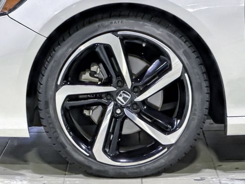 Used 2019 Honda Accord Sport image 11