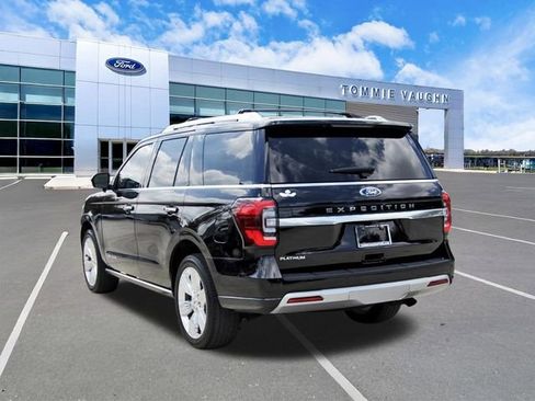 Used 2023 Ford Expedition Platinum RWD image 2