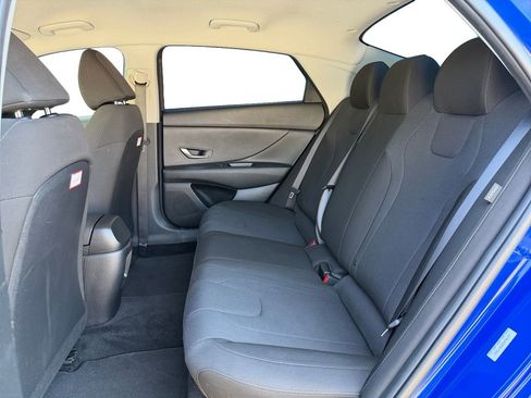 Used 2025 Hyundai Elantra SE FWD image 18