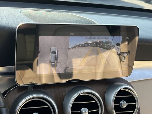 Used 2021 Mercedes-Benz GLC 300 4MATIC w/ Premium Package image 26