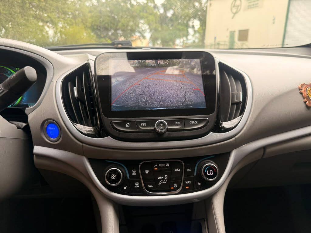 Used 2017 Chevrolet Volt LT w/ Comfort Package FWD image 18